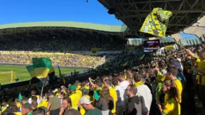 Supporters du FC Nantes en tribune au stade de la Beaujoire lors de Nantes-Lens, septembre 2022