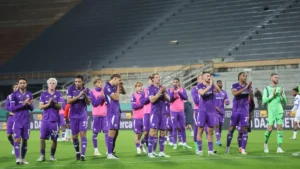 Les joueurs de la Fiorentina applaudissent leurs supporters au Franchi après le nul face à l'Atalanta, octobre 2026