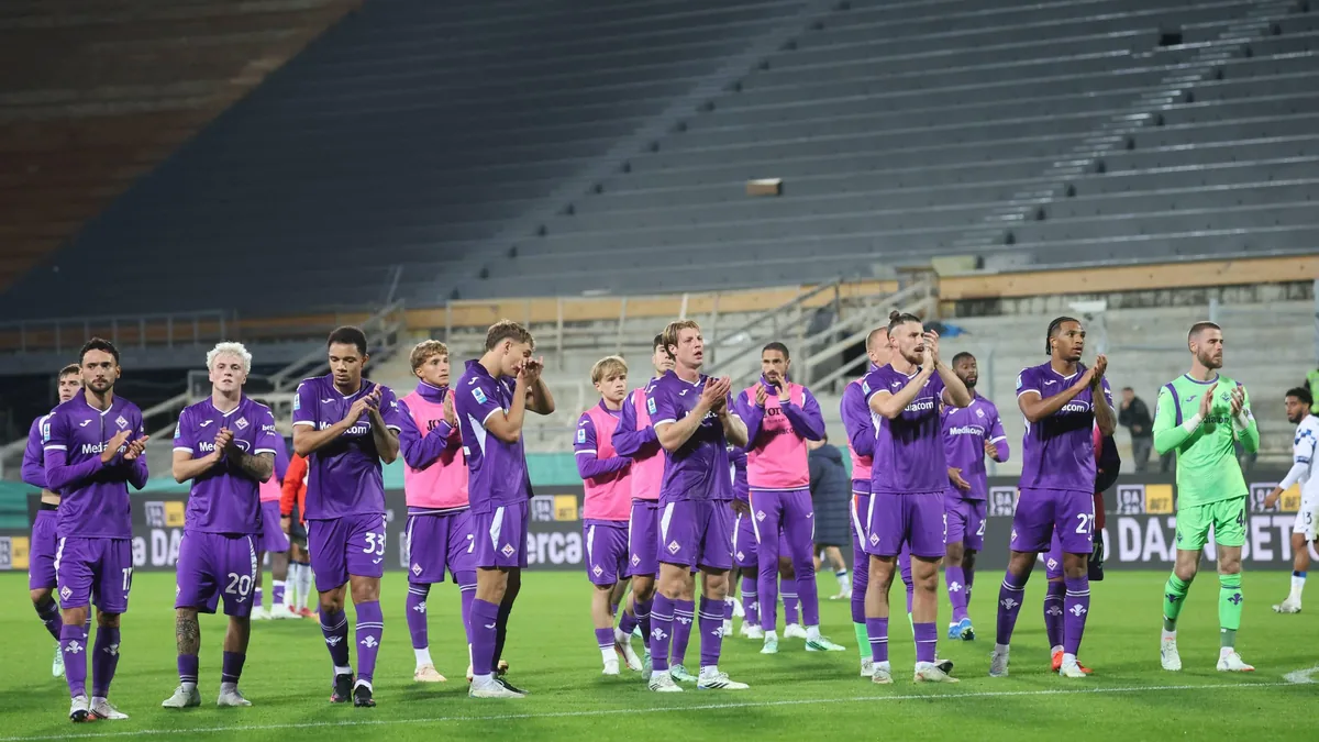 Les joueurs de la Fiorentina applaudissent leurs supporters au Franchi après le nul face à l'Atalanta, octobre 2026