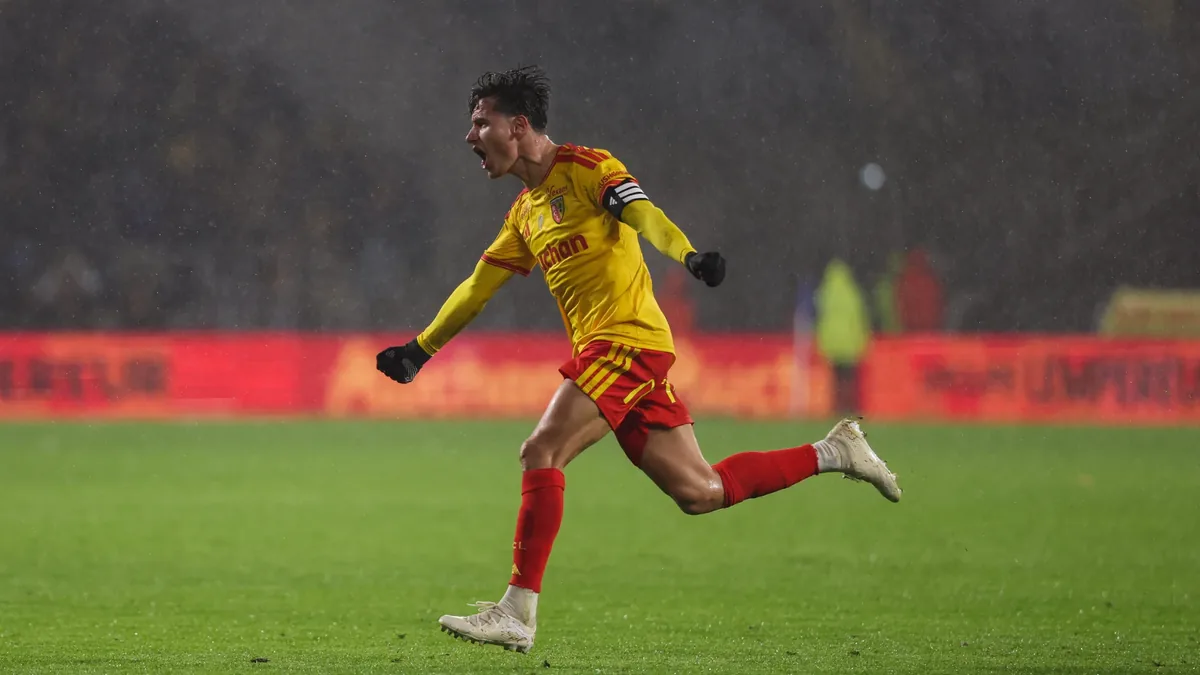 Florian Thauvin, capitaine de Lens, célèbre sous la pluie face au Paris FC à Bollaert, octobre 2026