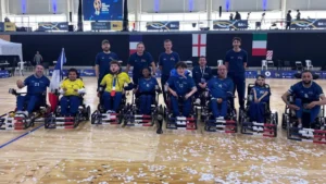 L'équipe de France de foot fauteuil pose avec le trophée au Parque Olímpico de Buenos Aires, octobre 2026