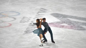 Laurence Fournier Beaudry et Guillaume Cizeron pendant leur danse libre aux Jeux olympiques de Milan Cortina, février 2026