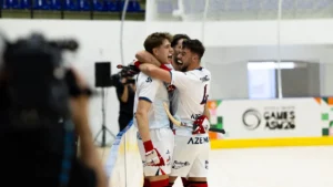 Joueurs de l'équipe de France de rink-hockey qui célèbrent aux World Skate Games d'Asunción, octobre 2026