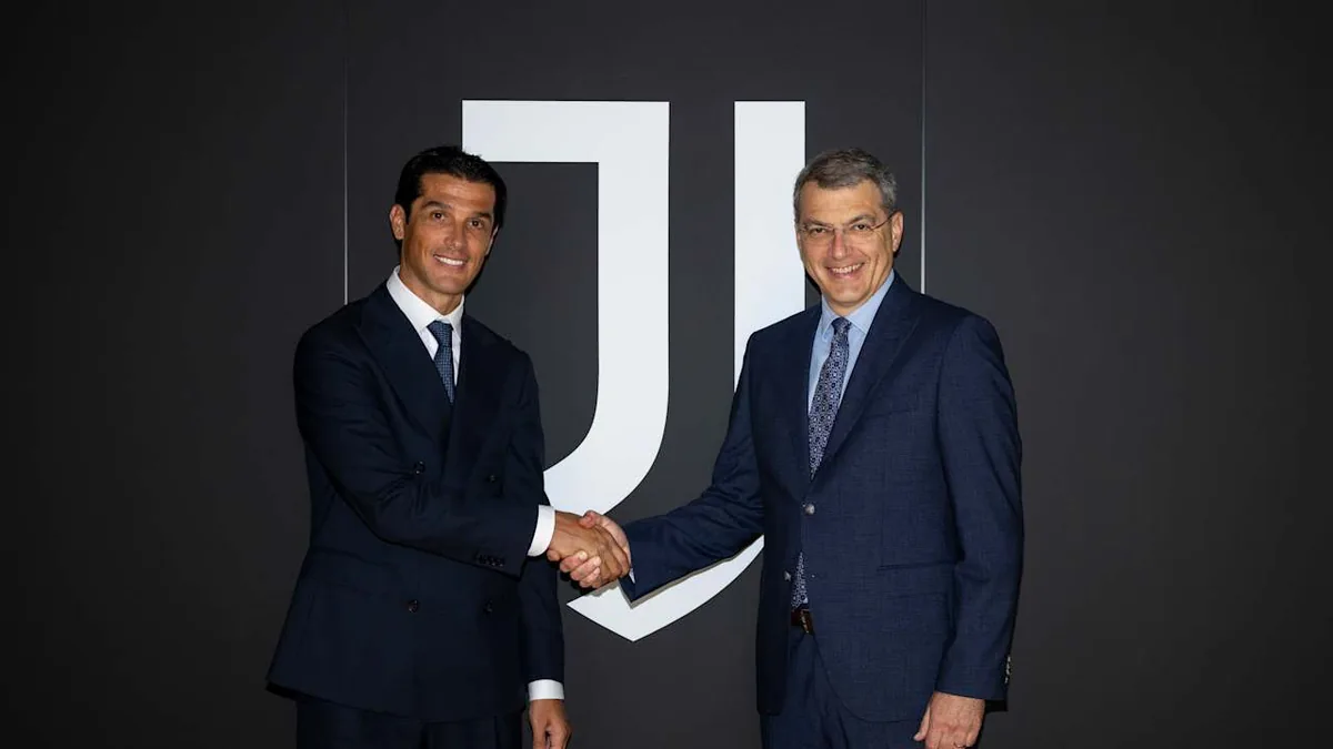 François Modesto, à gauche, lors de sa nomination comme directeur technique de la Juventus en juillet 2025
