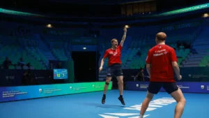 Alexis Lebrun saute de joie face à son frère Félix en demi-finale du double de l'Euro à Ljubljana, octobre 2026