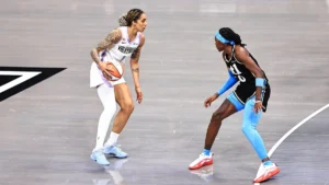 Gabby Williams balle en main sous le maillot des Golden State Valkyries face à l'Atlanta Dream, finale WNBA, octobre 2026