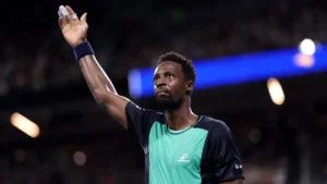 Gaël Monfils salue le public après sa victoire contre Adolfo Daniel Vallejo à l'US Open, septembre 2026