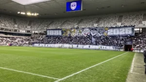 Tifo des supporters des Girondins de Bordeaux au stade Atlantique avant Bordeaux-Stade Montois, octobre 2026