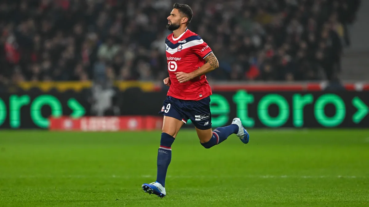 Olivier Giroud sous le maillot du LOSC lors du derby Lille-Lens au stade Pierre-Mauroy, octobre 2026