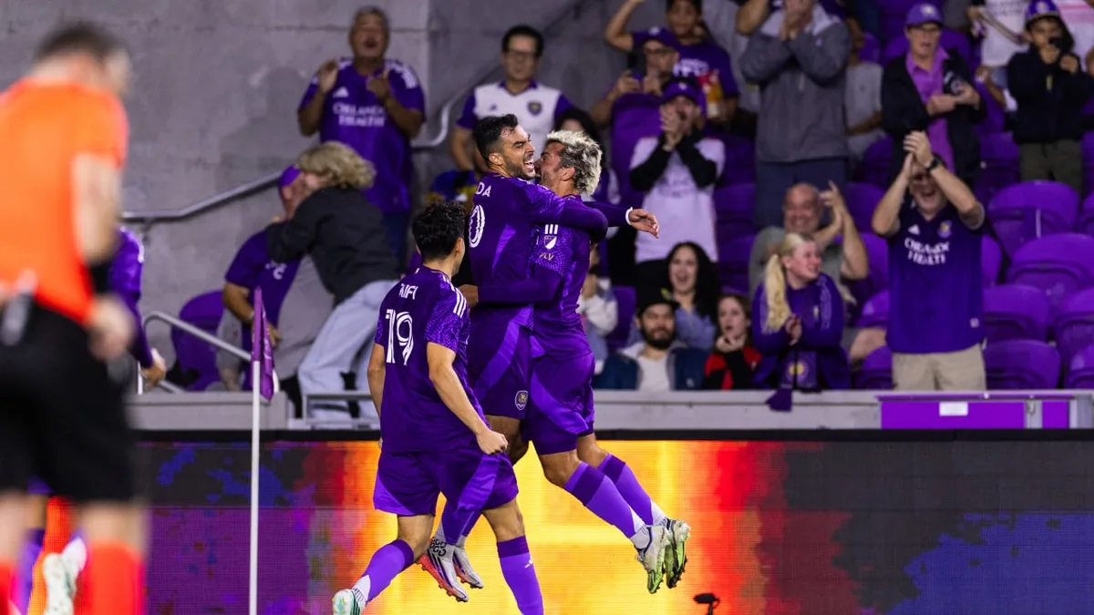 Antoine Griezmann et Martín Ojeda célèbrent un but d'Orlando City face à DC United, octobre 2026