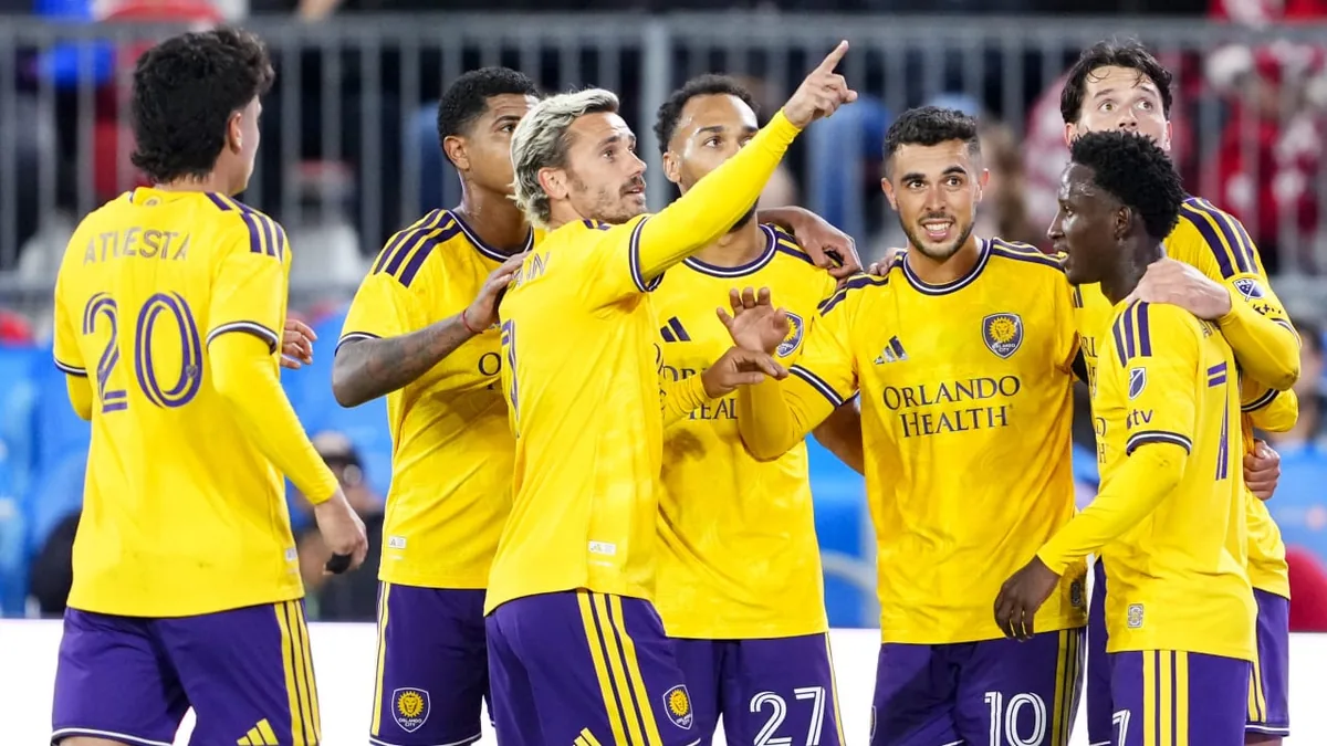 Antoine Griezmann célèbre avec ses coéquipiers d'Orlando City lors du match à Toronto, octobre 2026