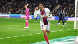 Achraf Hakimi, brassard de capitaine, célèbre un but du PSG au stade Océane face au Havre, octobre 2026