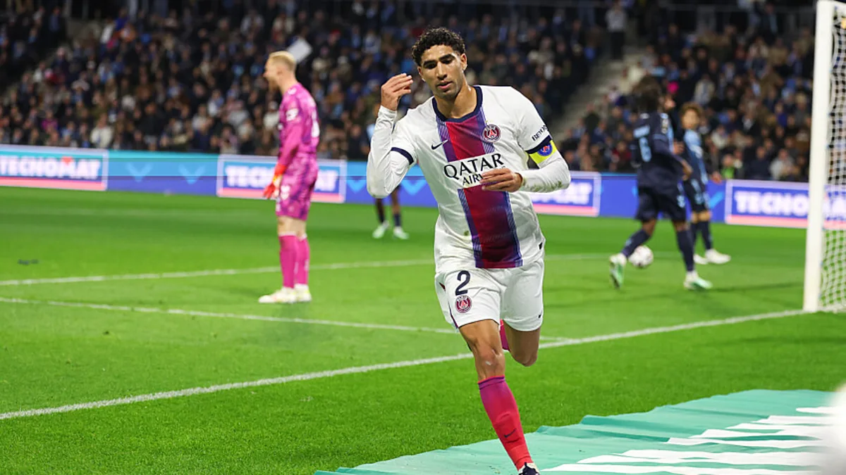 Achraf Hakimi, brassard de capitaine, célèbre un but du PSG au stade Océane face au Havre, octobre 2026