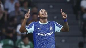 Igor Paixão célèbre un but sous le maillot extérieur de l'Olympique de Marseille