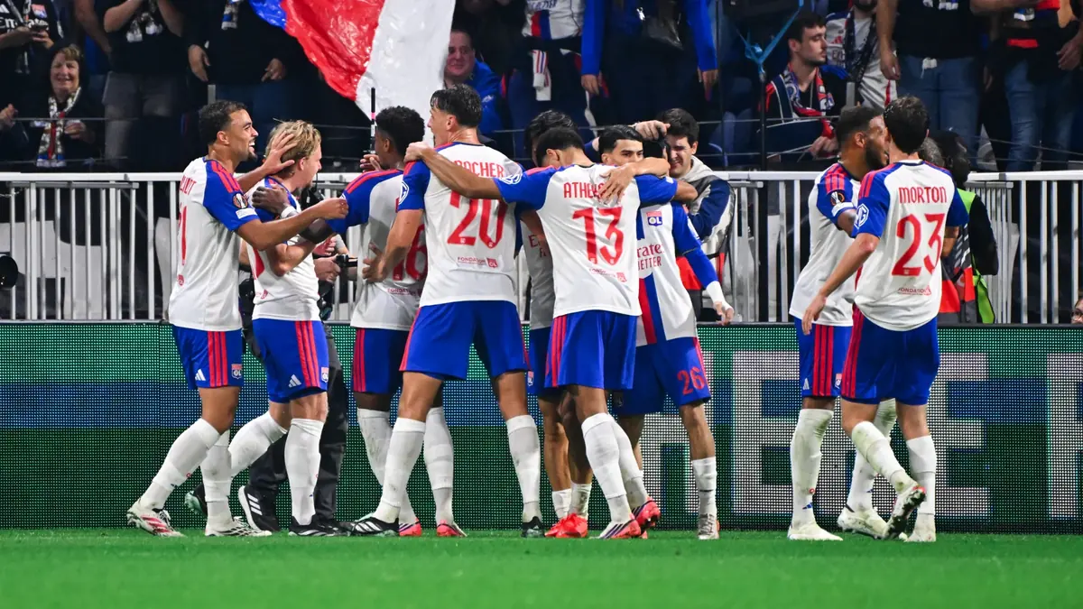 Les joueurs de l'OL fêtent un but contre Crystal Palace en Ligue Europa au Groupama Stadium, octobre 2026