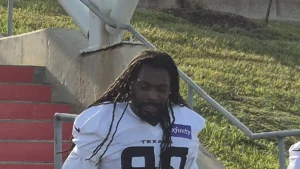Jadeveon Clowney sous le maillot des Houston Texans lors du camp d'entraînement de l'équipe, en août 2026