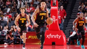 Jalen Johnson remonte le ballon avec les Hawks lors du match à Houston, octobre 2026