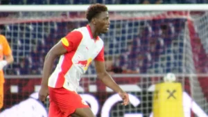 Joane Gadou sous le maillot du RB Salzbourg face au Club Bruges, en août 2025
