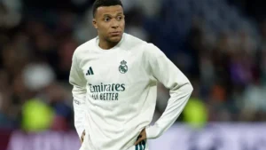 Kylian Mbappé à l'échauffement sous le maillot d'entraînement du Real Madrid, saison 2026-2027