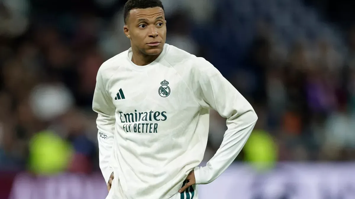 Kylian Mbappé à l'échauffement sous le maillot d'entraînement du Real Madrid, saison 2026-2027