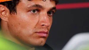 Lando Norris, casquette McLaren, en conférence de presse lors du Grand Prix des Pays-Bas 2026