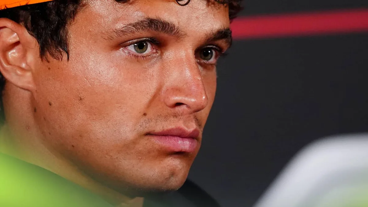 Lando Norris, casquette McLaren, en conférence de presse lors du Grand Prix des Pays-Bas 2026