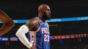 LeBron James sous le maillot des Philadelphia 76ers face aux Knicks au Madison Square Garden, octobre 2026