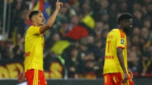 Florian Sotoca célèbre son but avec Lens contre Lyon à Bollaert, octobre 2026