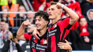 Ibrahim Maza et Patrik Schick célèbrent un but du Bayer Leverkusen à la BayArena, octobre 2026