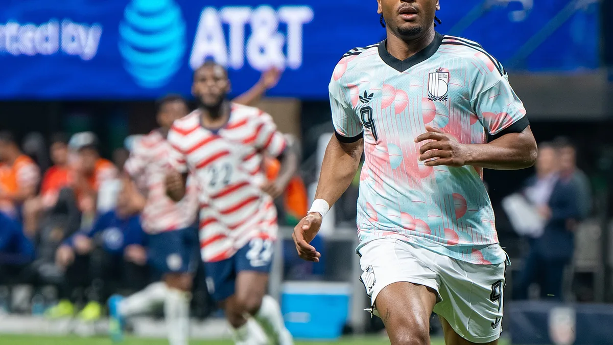 Loïs Openda, attaquant de l'OL, sous le maillot de la Belgique face aux États-Unis à Atlanta en mars 2026