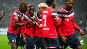 Soriba Diaoune entouré de ses coéquipiers du LOSC après un but contre Galatasaray en Ligue des champions, octobre 2026