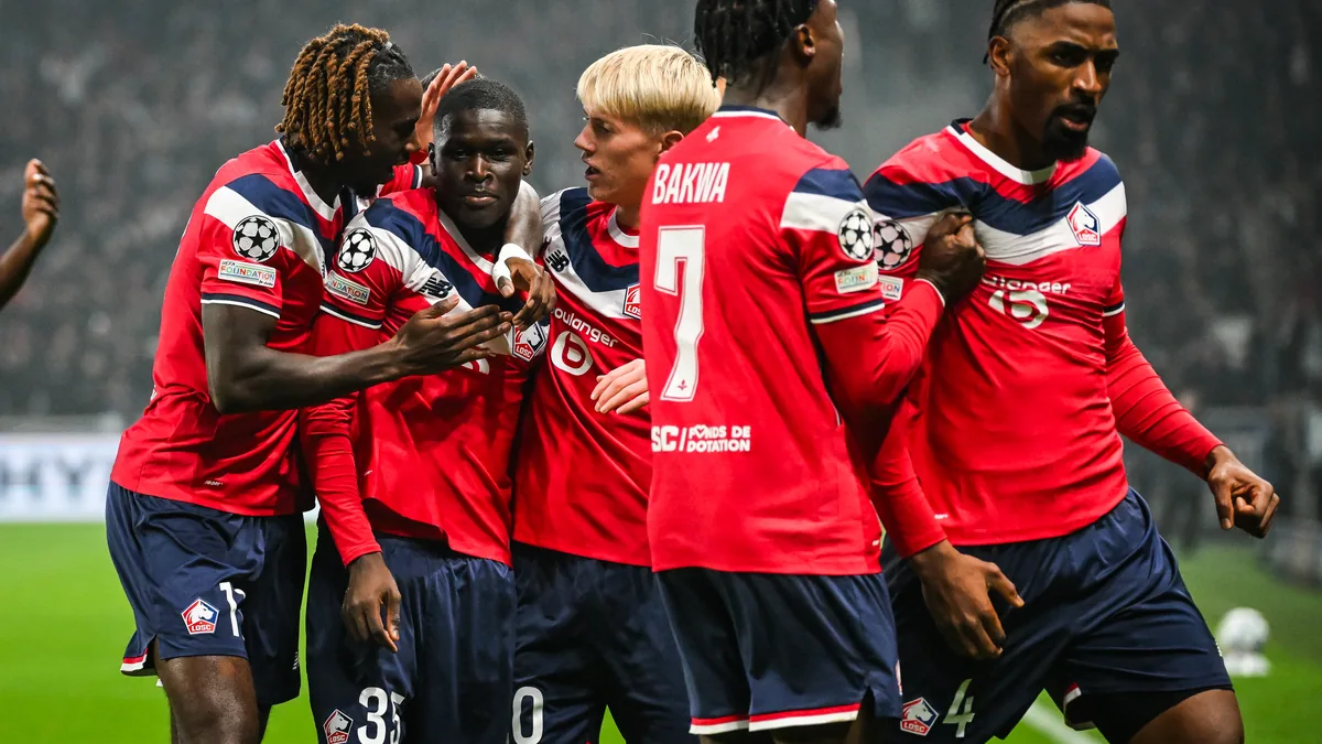 Soriba Diaoune entouré de ses coéquipiers du LOSC après un but contre Galatasaray en Ligue des champions, octobre 2026