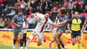 Un joueur du LOU ballon en main face aux Sharks à Gerland, Challenge Cup, octobre 2026