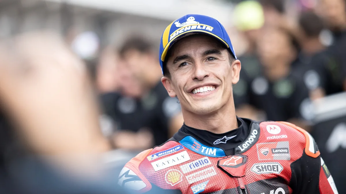 Marc Márquez souriant en combinaison Ducati Lenovo lors du Grand Prix d'Allemagne de MotoGP, juillet 2026