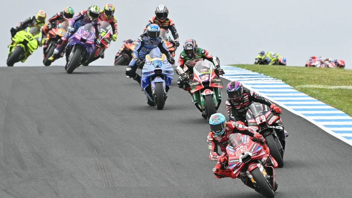 Marc Márquez en tête du sprint du Grand Prix d'Australie MotoGP devant Jorge Martín à Phillip Island, octobre 2026