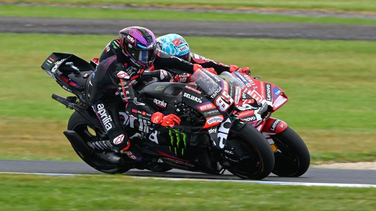 Jorge Martín (Aprilia) devant Marc Márquez (Ducati) lors du Grand Prix d'Australie MotoGP, octobre 2026