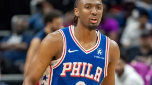 Tyrese Maxey sous le maillot bleu des Philadelphia 76ers lors d'un match de NBA en 2026