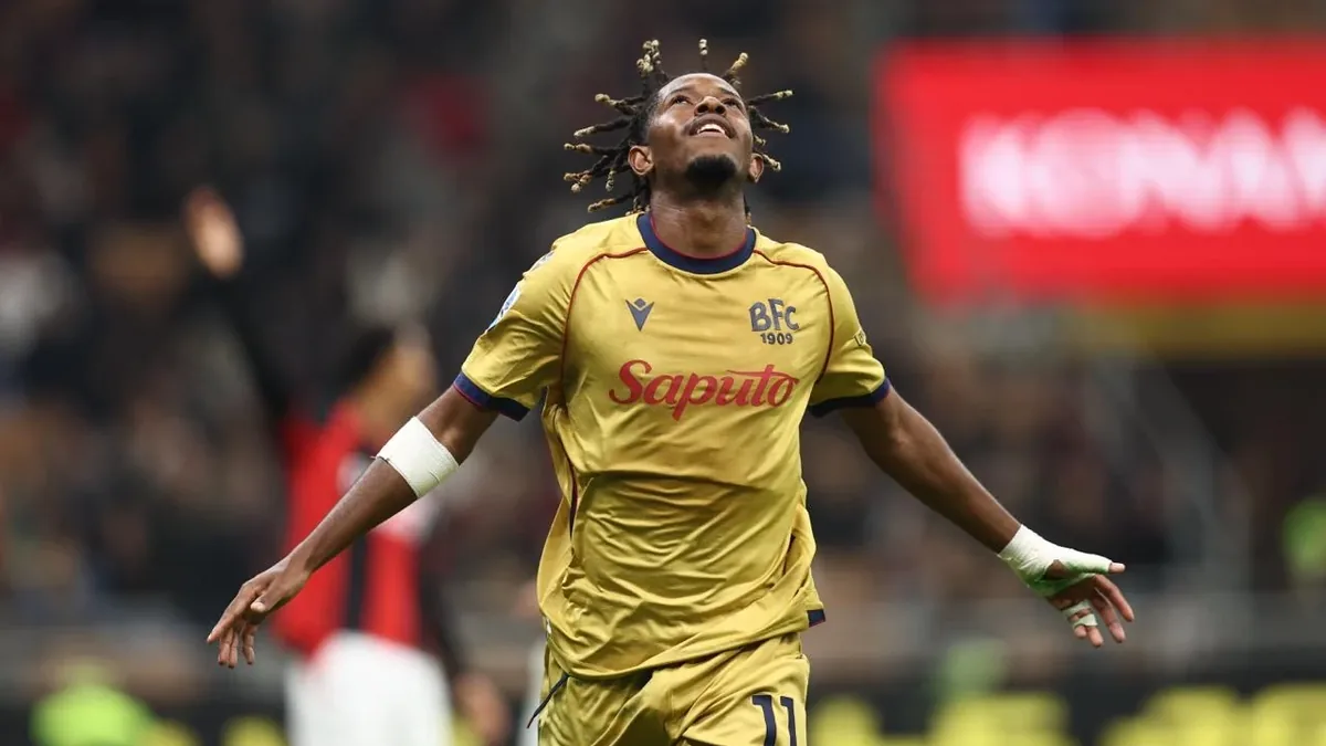 Samuel Mbangula célèbre un but avec Bologne sur la pelouse de San Siro face au Milan, octobre 2026