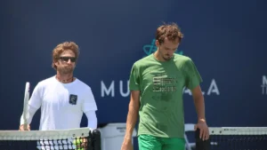 Daniil Medvedev et son entraîneur Gilles Cervara à l'entraînement à Washington en juillet 2025