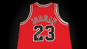 Maillot rouge des Chicago Bulls numéro 23 signé par Michael Jordan, porté lors du match 2 des Finales NBA 1998