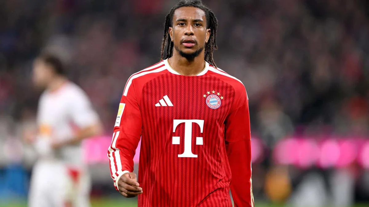 Michael Olise sous le maillot du Bayern Munich lors d'un match de Bundesliga à Munich