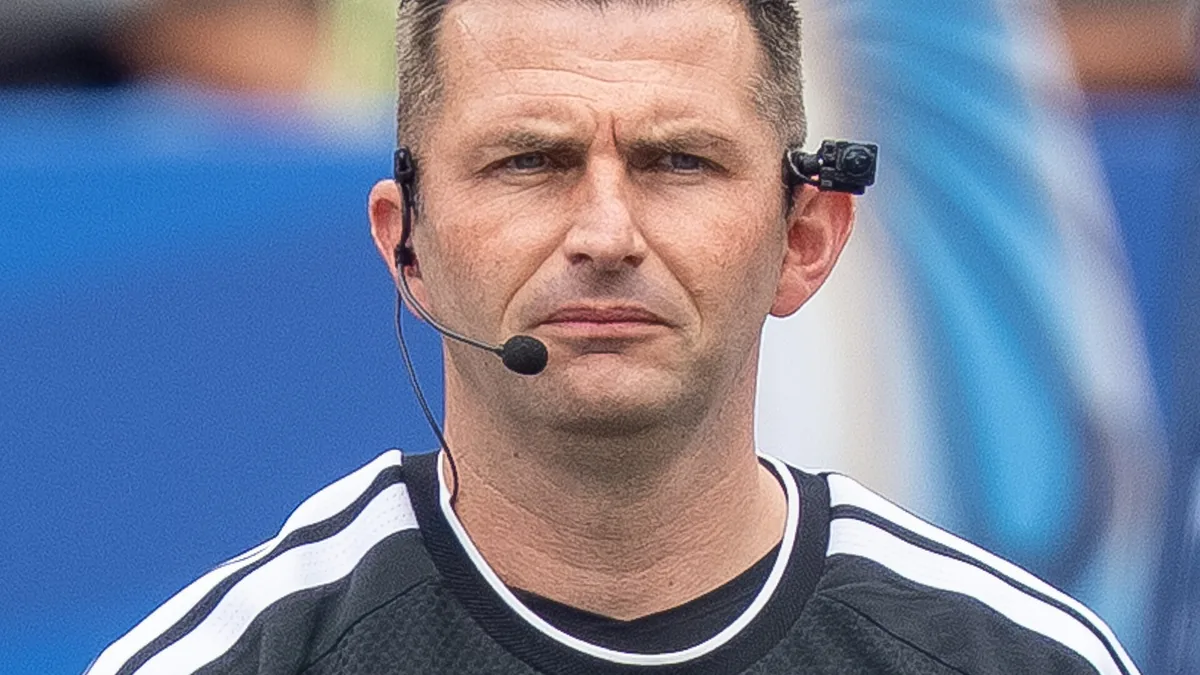 L'arbitre anglais Michael Oliver lors de Norvège-France au Mondial 2026, le 26 juin 2026