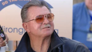 Mike Ditka lors de la NFL Experience à Glendale, en Arizona, avant le Super Bowl XLII en février 2008