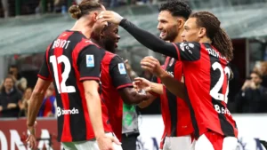Adrien Rabiot et les joueurs de l'AC Milan célèbrent un but contre l'Atalanta à San Siro, octobre 2026