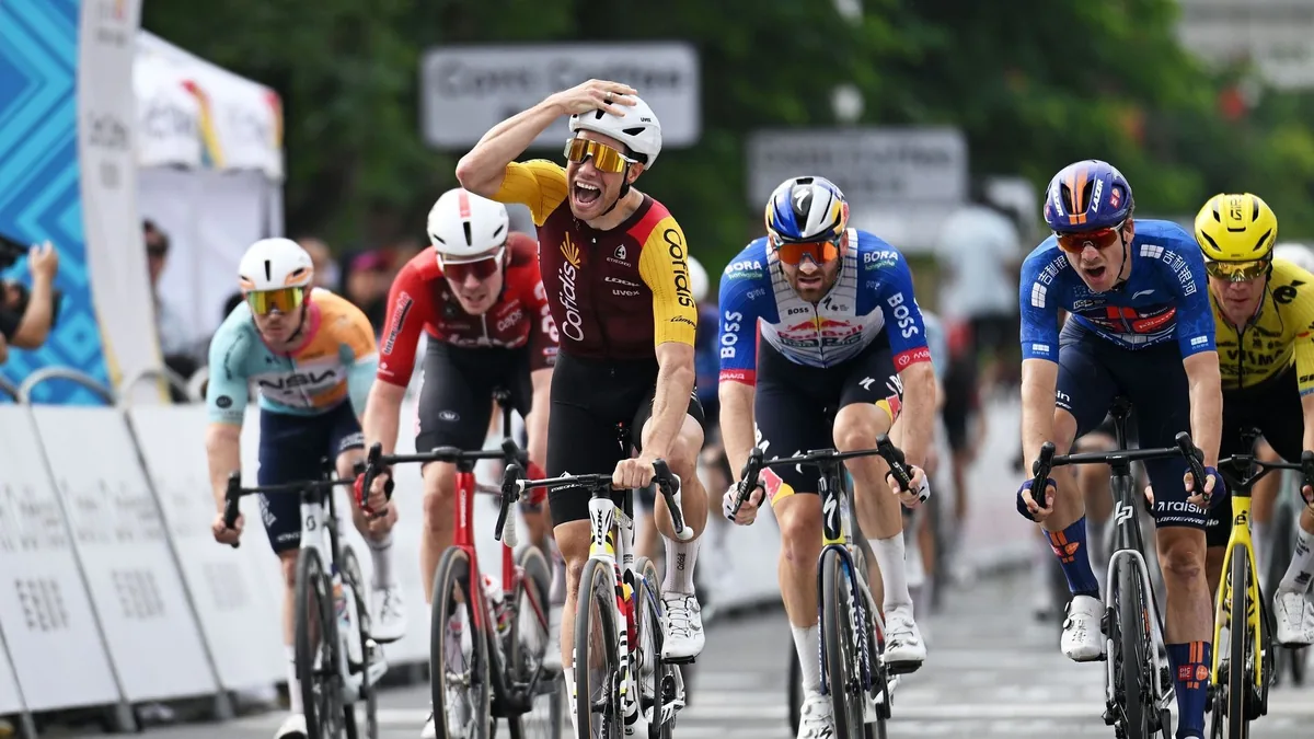 Milan Fretin (Cofidis) célèbre sa victoire au sprint lors de la 3e étape du Tour du Guangxi à Bama, octobre 2026