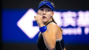Mirra Andreeva serre le poing pendant le WTA 1000 de Pékin, octobre 2026