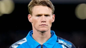 Scott McTominay en tenue de Naples avant un match de Serie A