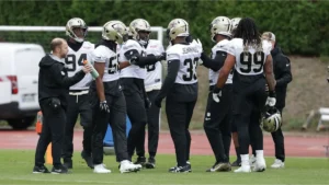 Joueurs des New Orleans Saints à l'entraînement en région parisienne avant le NFL Paris Game, 22 octobre 2026