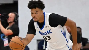 Noah Penda balle en main sous le maillot de l'Orlando Magic, été 2026