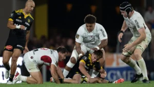 Nolann Le Garrec au sol sous le maillot de La Rochelle face au Stade Toulousain, septembre 2026